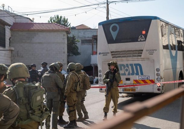Radio Jai-Tres muertos en un tiroteo terrorista cerca de Kedumim