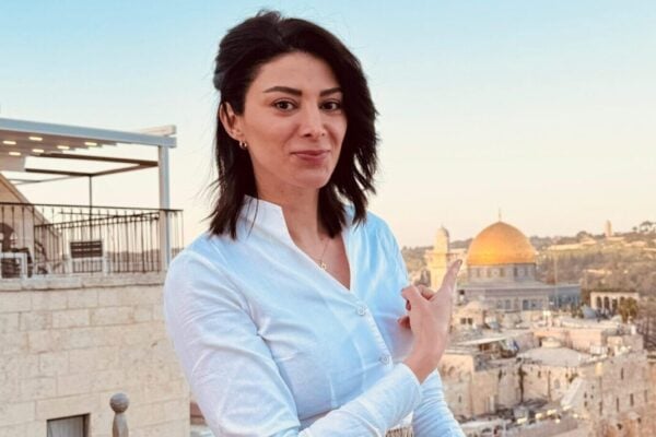 Radio Jai: “Crecí odiando a Israel y los judíos, ahora soy sionista”: sirio-libanesa en un nuevo documental