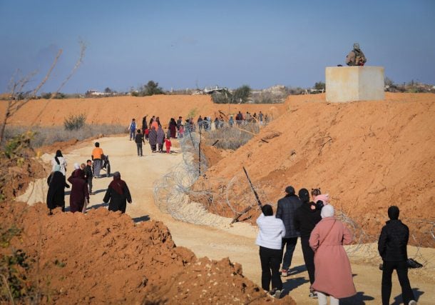Radio Jai-Israel ataca un vehículo no autorizado en una ruta peatonal de Gaza