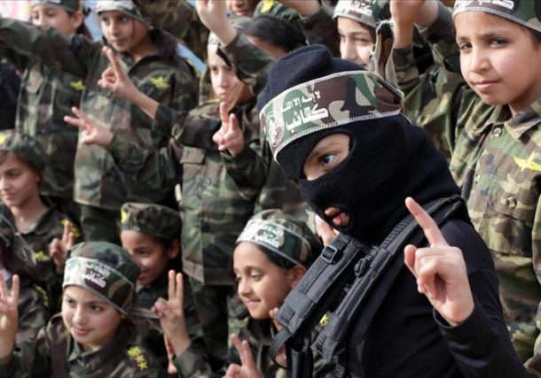 Radio Jai-Los ojos de los nenes palestinos, ¿Dónde estabas, Dios, cuando les enseñaron a festejar la muerte?