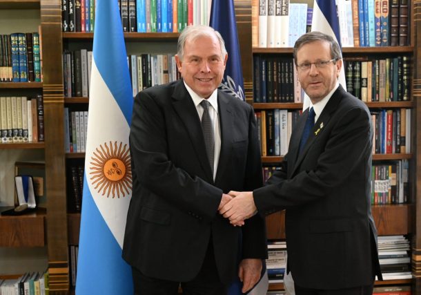 Radio Jai-El Canciller Werthein se reunió con el presidente Herzog