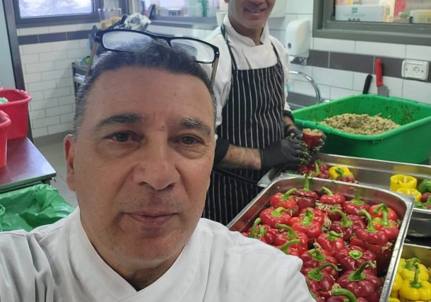 Radio Jai-De Roma al kibutz, Cesare es chef