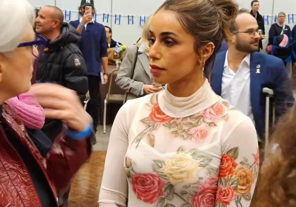 Radio Jai-La activista iraní-estadounidense no judía Elica Le Bon siente la "responsabilidad" de defender a Israel