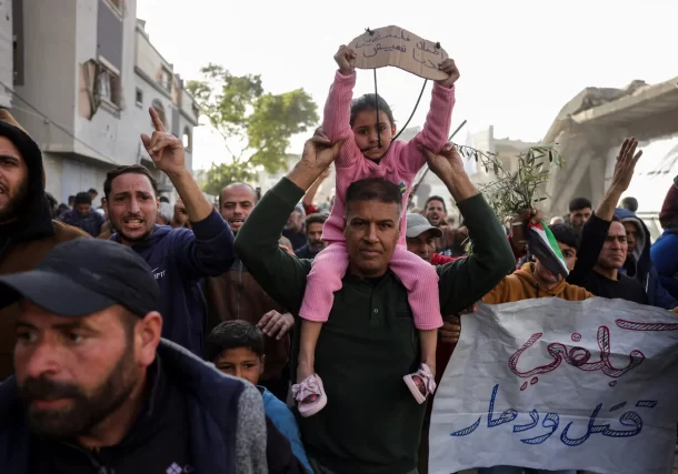 Radio Jai-Estallan protestas en Gaza mientras los palestinos exigen la renuncia de Hamas