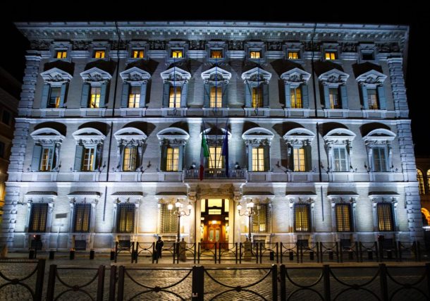 Radio Jai-El Senado ENCIENDE la luz para honrar a los Justos