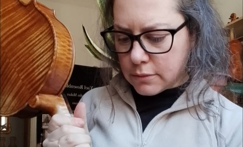 Radio Jai-La historia de Yael, una luthier israelí