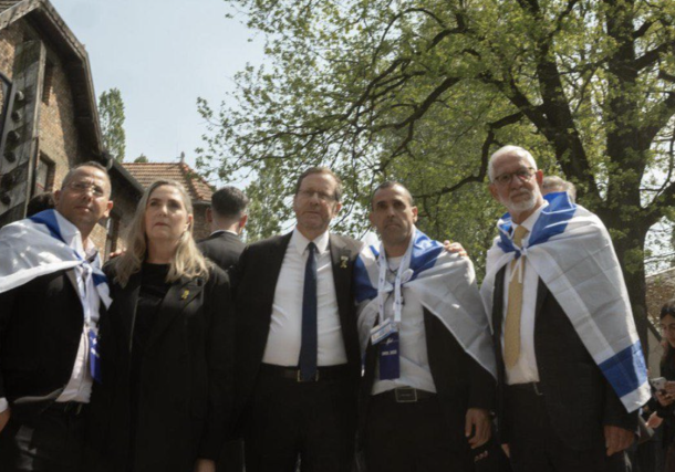 Radio Jai-El ex rehén y el llamamiento de Auschwitz: "Santifiquemos la vida, llevemos a casa a los secuestrados"