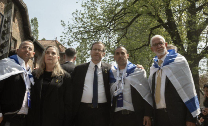 Radio Jai-El ex rehén y el llamamiento de Auschwitz: "Santifiquemos la vida, llevemos a casa a los secuestrados"