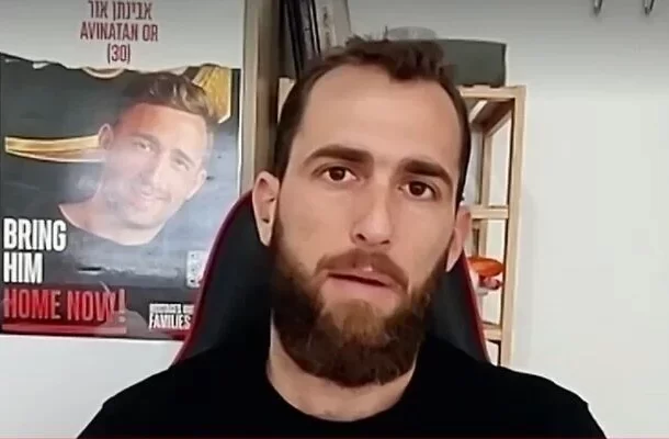 Radio Jai:Captura de pantalla del vídeo de Moshe Or, hermano del rehén de Gaza Avinatan Or, en un vídeo transmitido por la cadena Al Jazeera, 16 de abril de 2025.