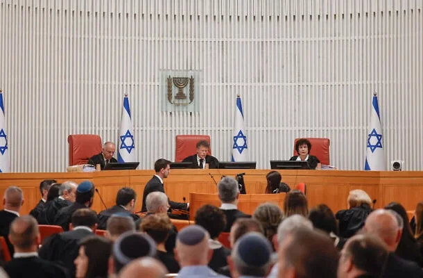 Radio Jai: Después de una audiencia caótica, el Tribunal Superior dictamina que Netanyahu no puede despedir al jefe de Shin Bet Bar por ahora