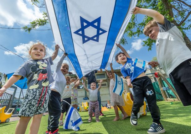 Radio Jai: La población de Israel supera los 10 millones por primera vez, en vísperas del 77º Día de la Independencia