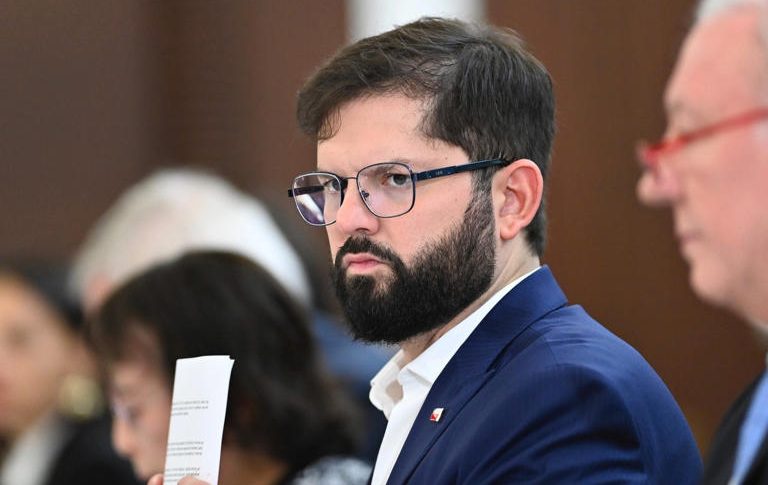 Radio Jai-Los candidatos presidenciales de la oposición criticaron a Boric por el retiro de agregados militares en Israel