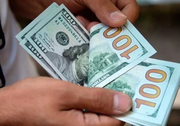 Radio Jai-Inédito: por primera vez, el dólar "blue" se cotiza más caro que el oficial