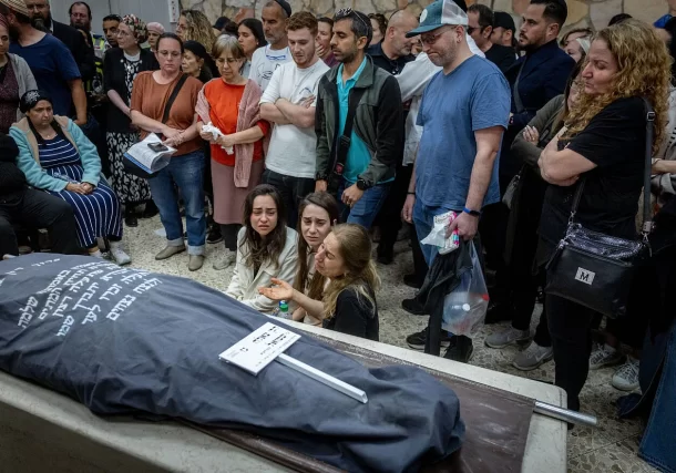 Radio Jai-La familia de la mujer israelí embarazada que fue asesinada por un terrorista donó sus órganos