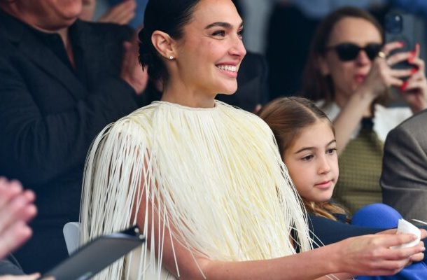 Radio Jai-Activistas pro-Hamas interrumpen el rodaje de la película de Gal Gadot, mientras su estrella de Hollywood es vandalizada