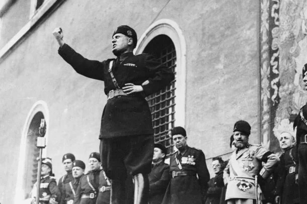 Radio Jai-Revocada la ciudadanía honoraria de Mussolini