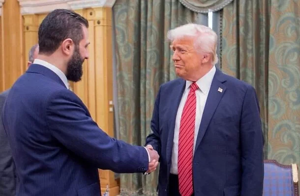 Radio Jai-Trump insta a AL Sharaa de Siria a unirse a los Acuerdos de Abraham y lo elogia como "un tipo atractivo y duro"