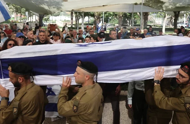 Radio Jai: Funeral celebrado para el soldado Zvi Feldman, cuyo cuerpo fue recuperado de Siria después de 43 años