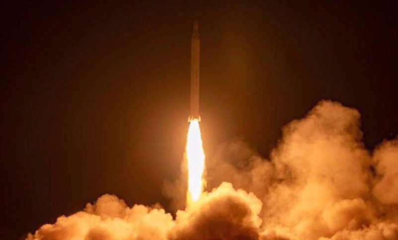 Radio Jai: Irán ha presentado oficialmente su último misil balístico, Qassem Basir con alcance de 1.200 kilómetros