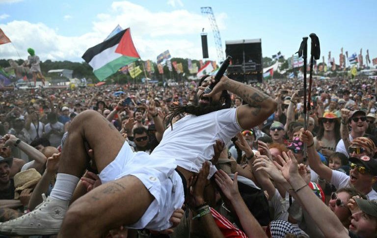 Radio Jai-El gobierno británico condena declaraciones de dúo de rap contra Israel durante un festival