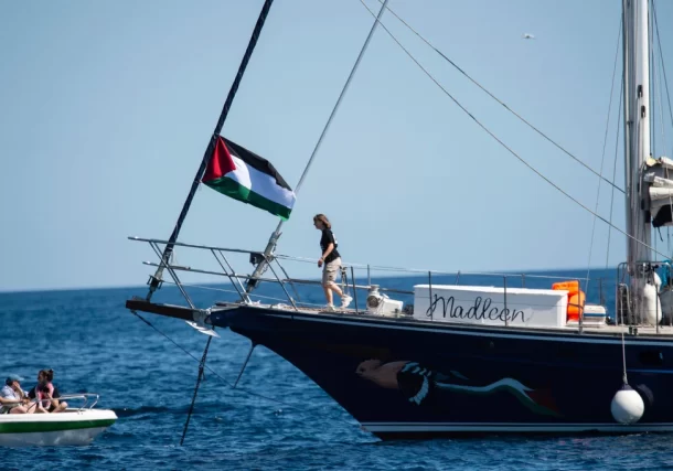 Radio Jai-Los activistas que navegan hacia Gaza dicen que Israel está "interfiriendo" su GPS; probablemente debido a la precaución de los drones hutíes