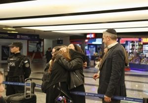 Radio Jai: Finalizó con éxito el operativo de evacuación de turistas argentinos varados en Israel durante la guerra con Irán