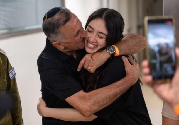 Radio Jai: "Ha pasado un año, pero parece que nada ha cambiado" Noa Argamani, a un año de su liberación
