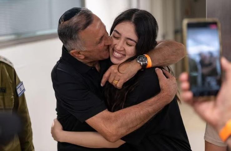 Radio Jai: "Ha pasado un año, pero parece que nada ha cambiado" Noa Argamani, a un año de su liberación