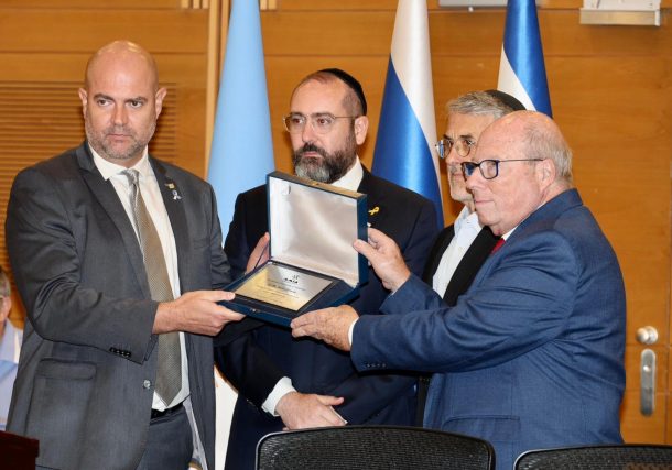 Radio Jai-Histórico homenaje en la Knesset a las víctimas del atentado a la AMIA