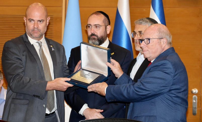 Radio Jai-Histórico homenaje en la Knesset a las víctimas del atentado a la AMIA