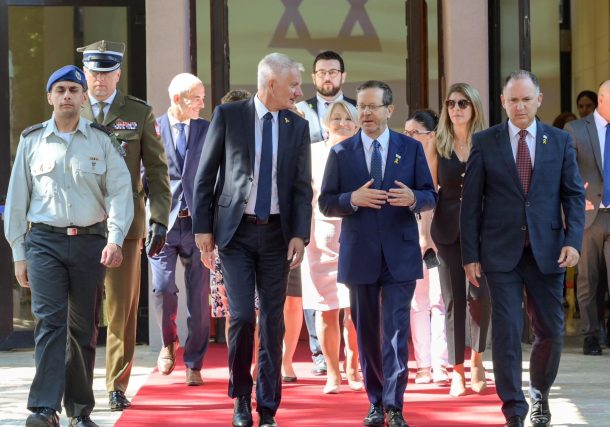 Radio Jai: Herzog da la bienvenida a Polonia después de cuatro años sin embajador residente en Israel