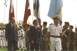 Radio Jai: Carlos Menem, un hombre de estado que fue un actor... de la política mundial