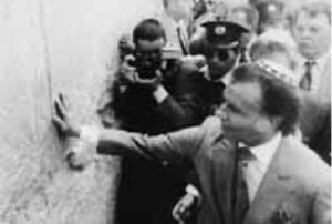 Radio Jai: Carlos Menem, un hombre de estado que fue un actor... de la política mundial