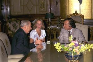 Radio Jai: Carlos Menem, un hombre de estado que fue un actor... de la política mundial