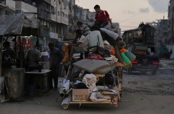 Radio Jai-Trump dijo que sopesa un plan para pagar a los habitantes de Gaza para que se vayan, poner a la Franja bajo administración fiduciaria administrada por Estados Unidos
