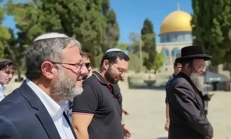 Radio Jai: Frente a la policia y en contra del statu quo Ben Gvir rezó en el monte del templo