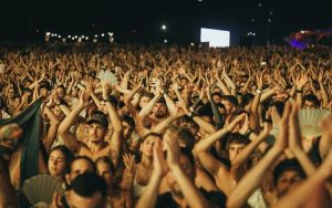 Radio Jai: Casi dos años después de la tragedia, el segundo concierto de Nova Healing une a 30.000 personas en Tel Aviv