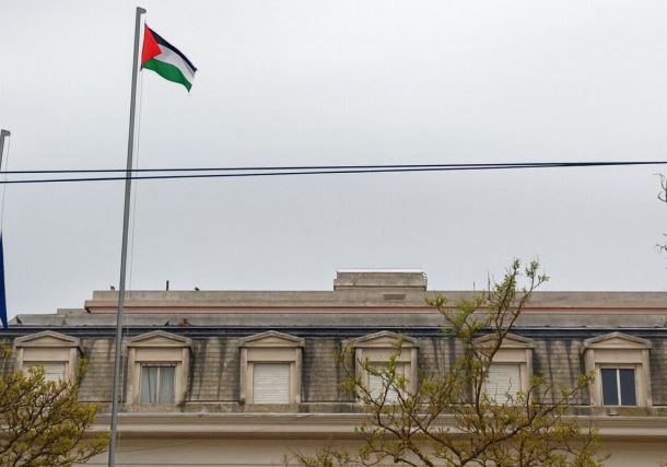 Radio Jai-Polémica en la UNS por el izamiento de la bandera de Palestina: "Es un símbolo de resistencia"