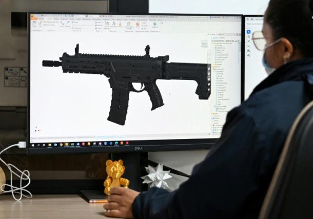 Radio Jai-Colombia fabrica su primer fusil para reemplazar las armas de Israel