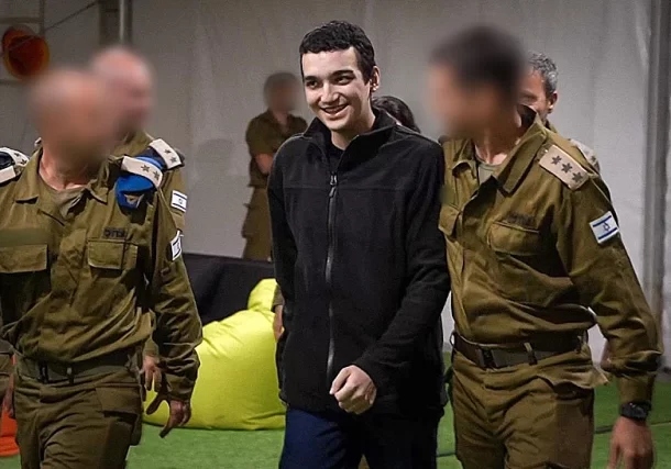 Radio Jai:Idan Alexander:" El mes que viene, si D.os quiere, regresaré a Israel y volveré a vestir el uniforme de las FDI"