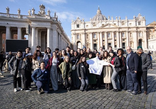 Radio Jai-Scholas Ocurrentes convocó a jóvenes palestinos, israelíes y americanos al Vaticano para trabajar por una Paz duradera.