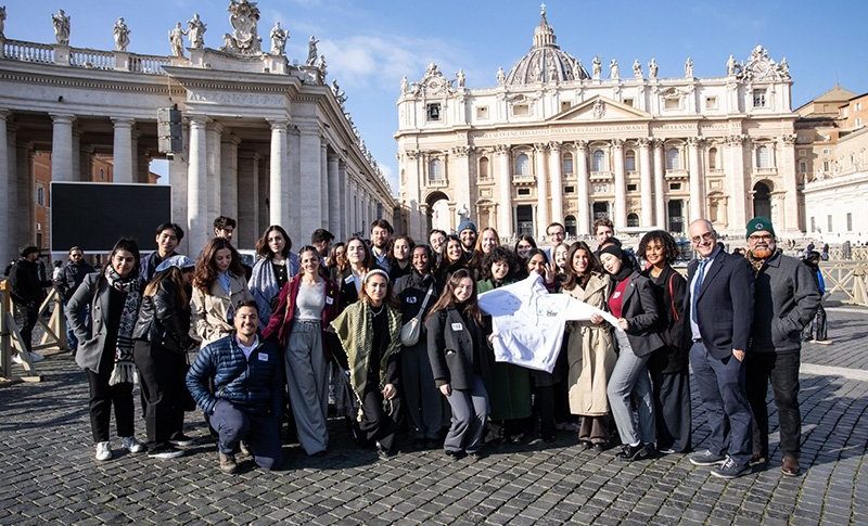 Radio Jai-Scholas Ocurrentes convocó a jóvenes palestinos, israelíes y americanos al Vaticano para trabajar por una Paz duradera.