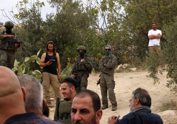 Israel deporta a dos mujeres judías estadounidenses que entraron en la zona cerrada de las FDI para ayudar a los agricultores palestinos Jai:
