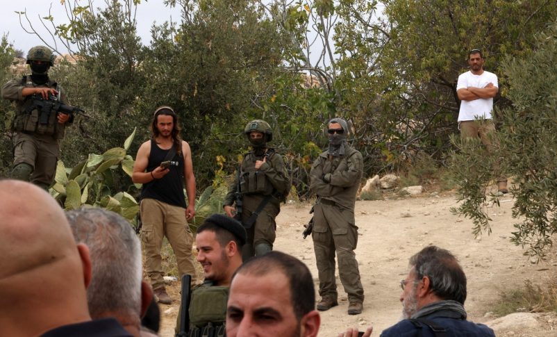 Israel deporta a dos mujeres judías estadounidenses que entraron en la zona cerrada de las FDI para ayudar a los agricultores palestinos Jai: