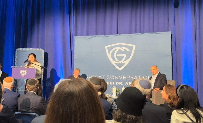 Radio Jai-"Me postulo para primer ministro", dice Bennett en un evento de Yeshiva en Nueva York