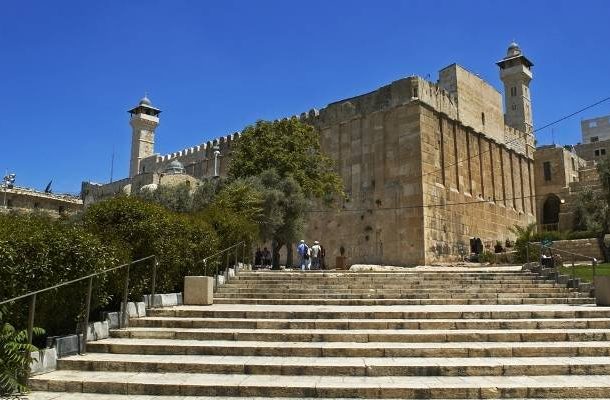 Radio Jai-Israel da un paso hacia la soberanía en la Cueva de los Patriarcas