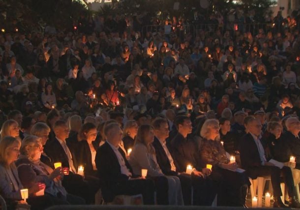 Radio Jai-Multitudinaria vigilia en Australia para honrar a las víctimas del atentado terrorista de Bondi Beach que dejó 15 muertos