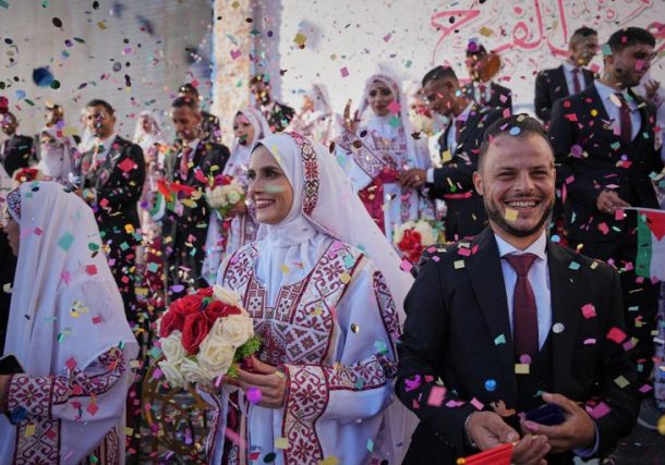 Radio Jai-Una boda masiva en Gaza celebra la nueva vida tras años de guerra y tragedia