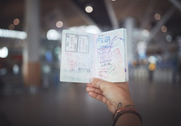Radio Jai: Estados Unidos impone una prohibición de viajar a los titulares de pasaportes de la Autoridad Palestina, cinco países más