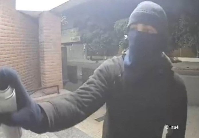 Radio Jai:Condenan al responsable de las pintadas en la DAIA Bahía Blanca